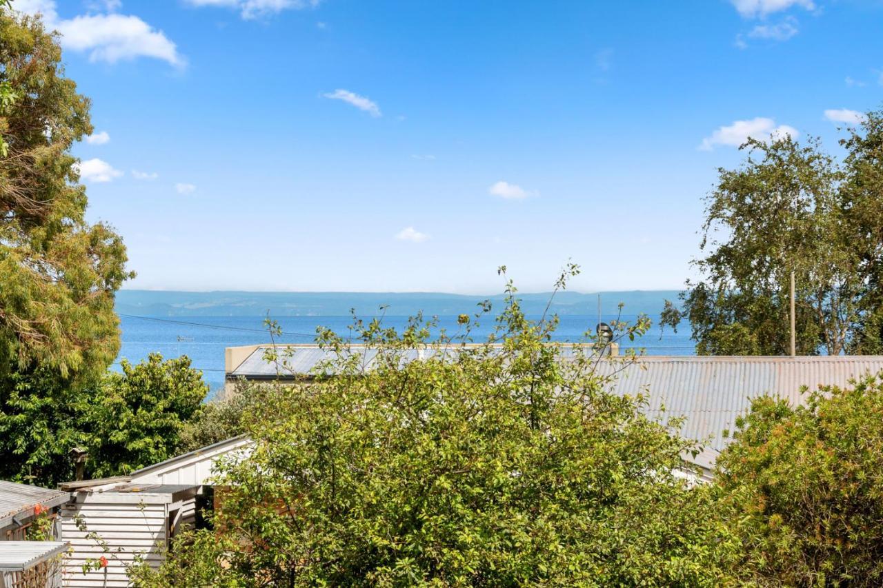 Waitahanui Lake House - Lake Taupo Holiday Home Экстерьер фото