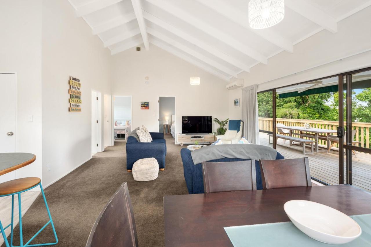 Waitahanui Lake House - Lake Taupo Holiday Home Экстерьер фото