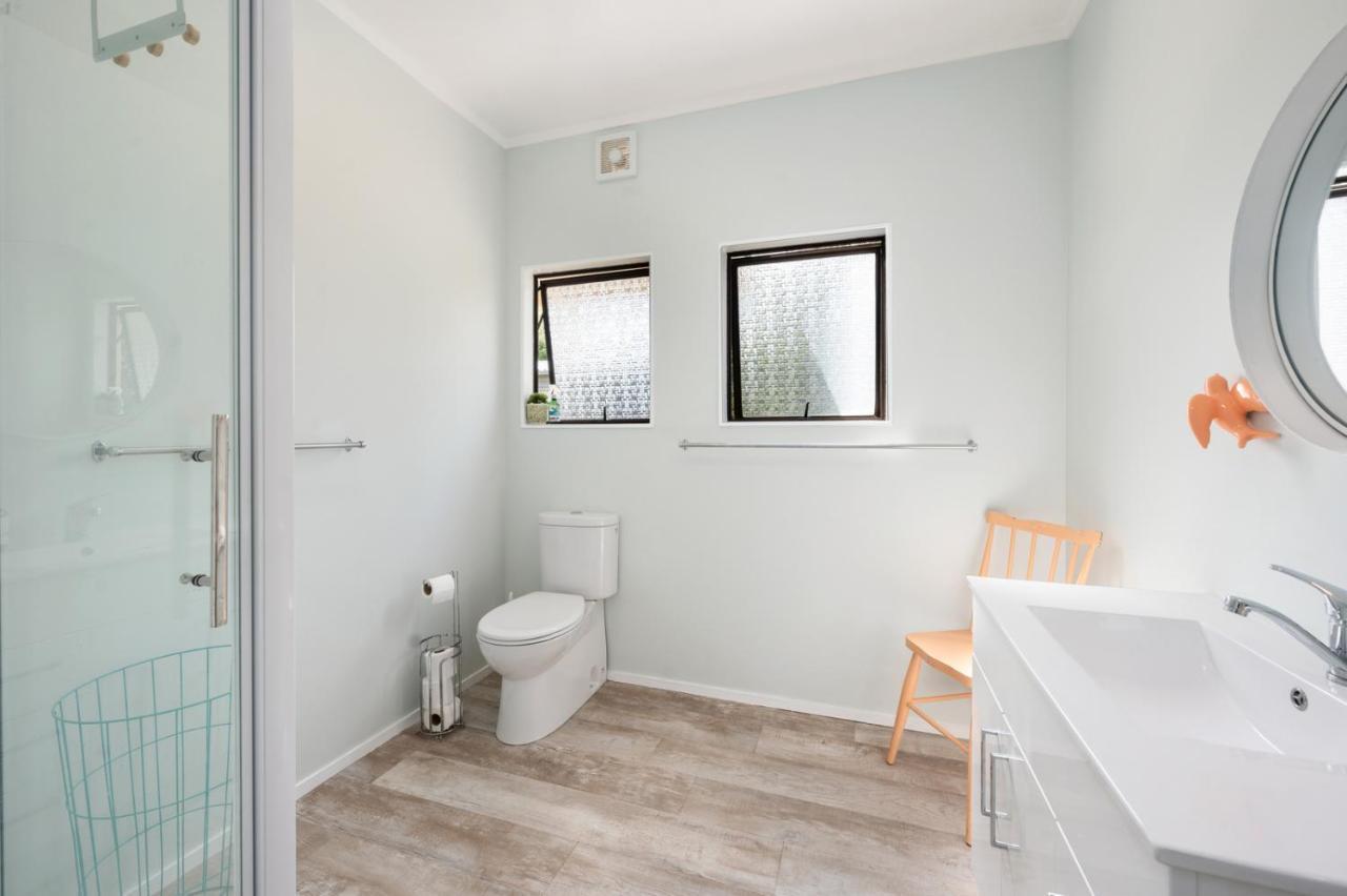 Waitahanui Lake House - Lake Taupo Holiday Home Экстерьер фото